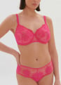 Soutien-gorge embotant avec armatures 