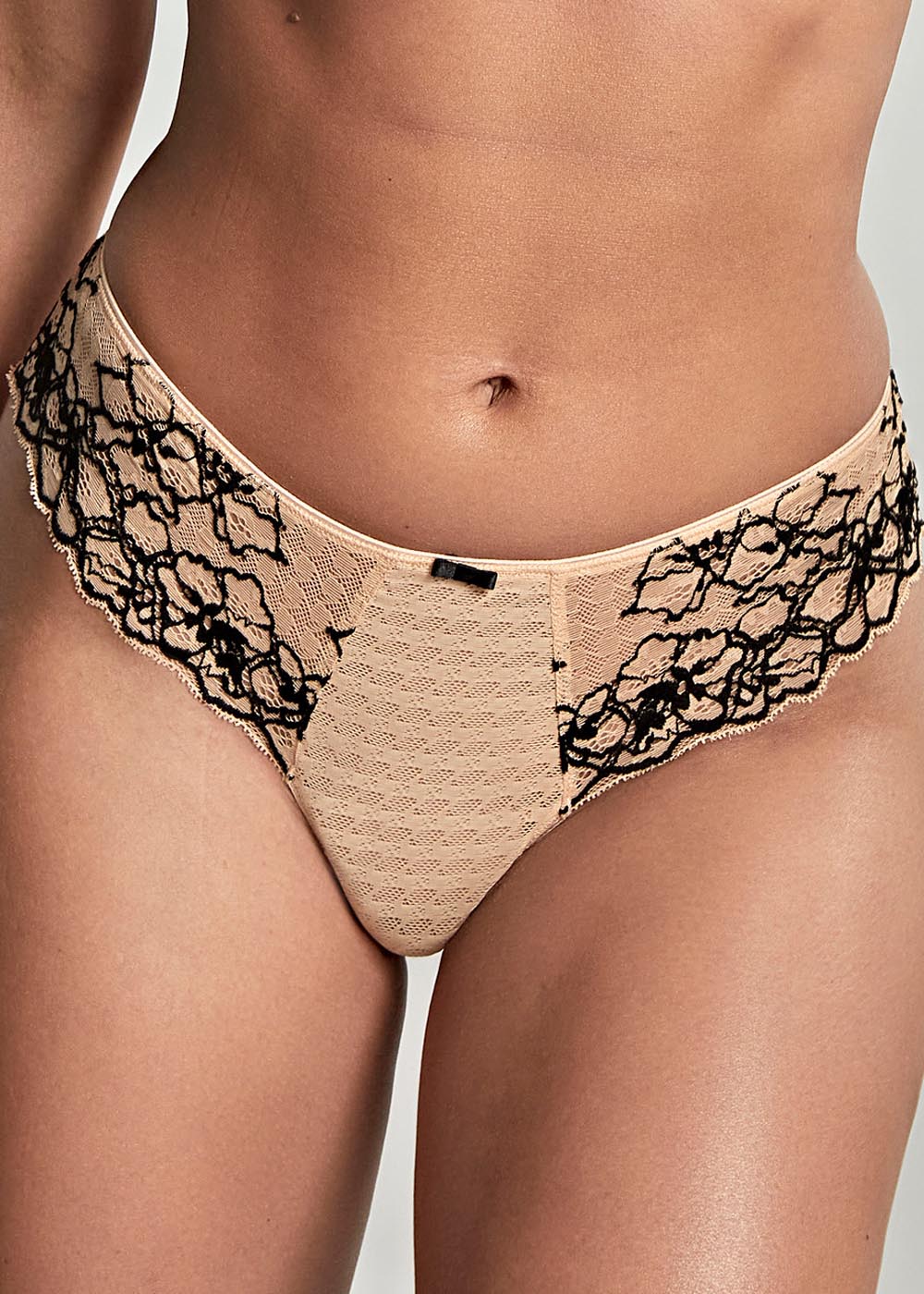 String Panache Sand/Black