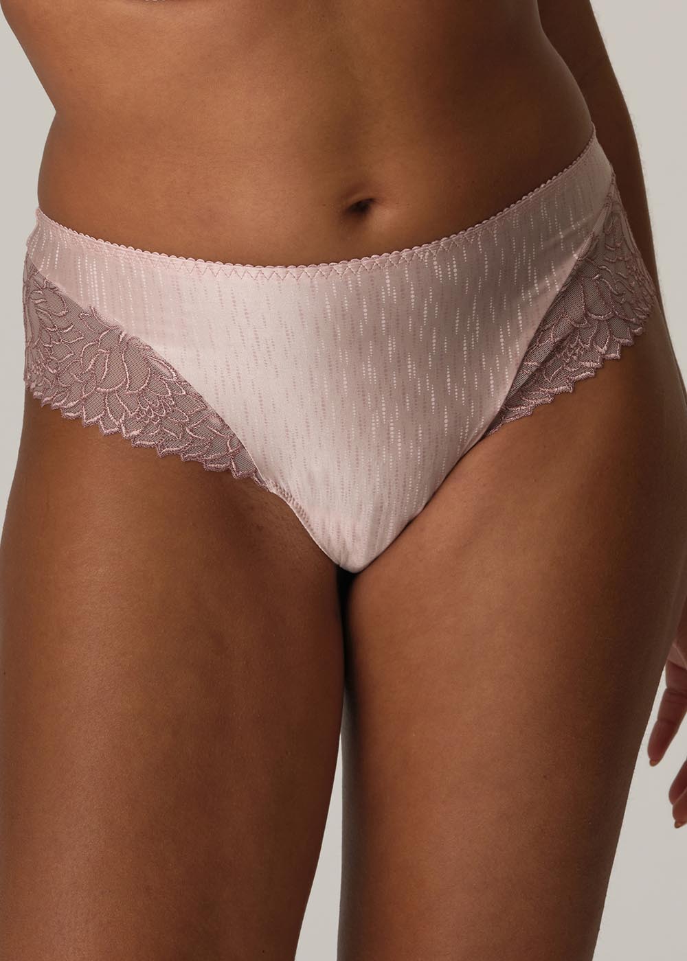 String Luxueux Prima Donna Vintage Pink